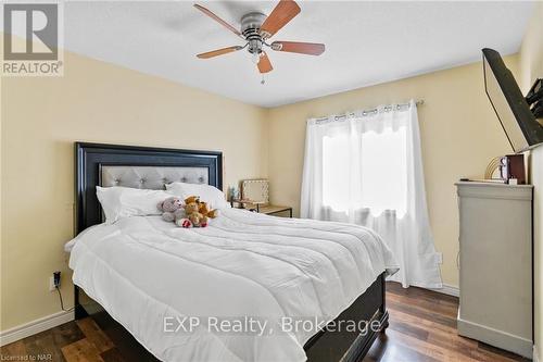 119 Candlewood Drive, Hamilton (Stoney Creek Mountain), ON - Indoor Photo Showing Bedroom