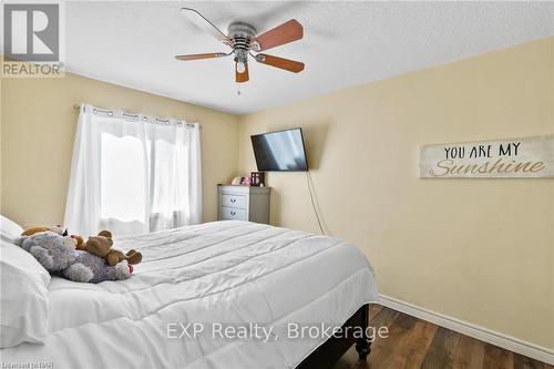 119 Candlewood Drive, Hamilton (Stoney Creek Mountain), ON - Indoor Photo Showing Bedroom