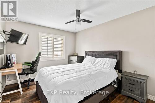 119 Candlewood Drive, Hamilton (Stoney Creek Mountain), ON - Indoor Photo Showing Bedroom