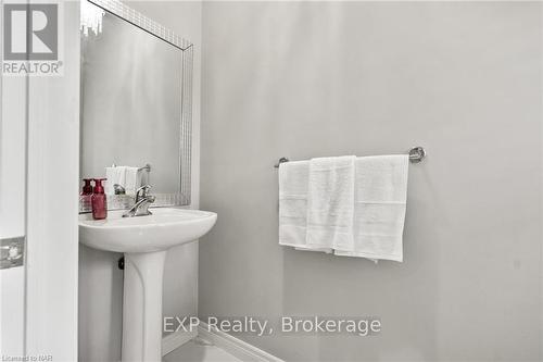 119 Candlewood Drive, Hamilton (Stoney Creek Mountain), ON - Indoor Photo Showing Bathroom