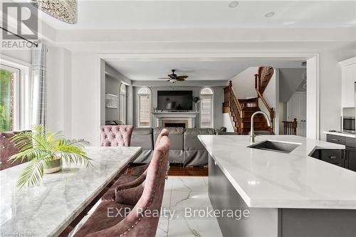 119 Candlewood Drive, Hamilton (Stoney Creek Mountain), ON - Indoor Photo Showing Kitchen With Upgraded Kitchen