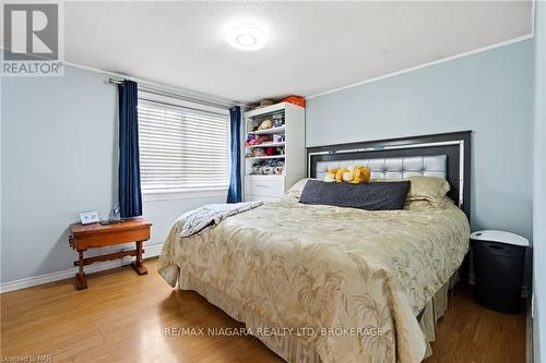 1900 Garrison Road, Fort Erie (334 - Crescent Park), ON - Indoor Photo Showing Bedroom