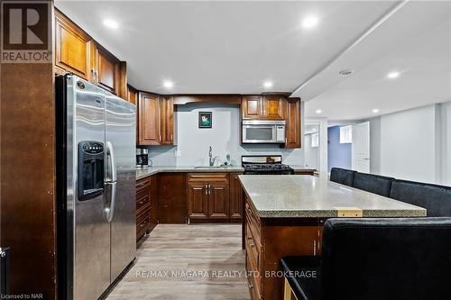 1900 Garrison Road, Fort Erie (334 - Crescent Park), ON - Indoor Photo Showing Kitchen