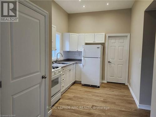 3 - 474 East Main Street, Welland (768 - Welland Downtown), ON - Indoor Photo Showing Kitchen