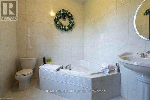 14902 Niagara River Parkway, Niagara-On-The-Lake (106 - Queenston), ON - Indoor Photo Showing Bathroom