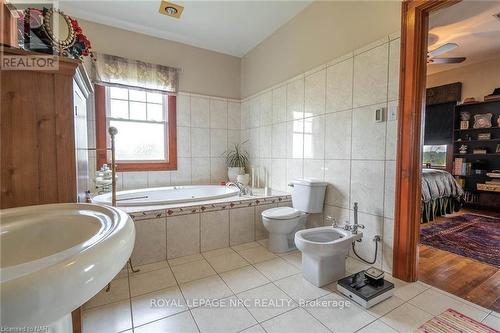 14902 Niagara River Parkway, Niagara-On-The-Lake (106 - Queenston), ON - Indoor Photo Showing Bathroom