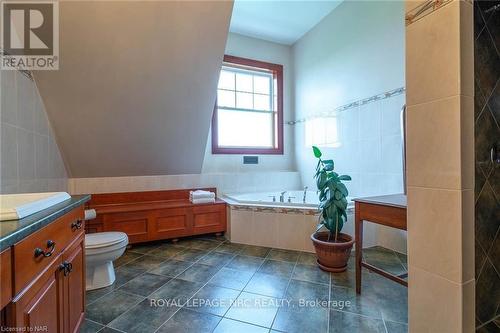 14902 Niagara River Parkway, Niagara-On-The-Lake (106 - Queenston), ON - Indoor Photo Showing Bathroom