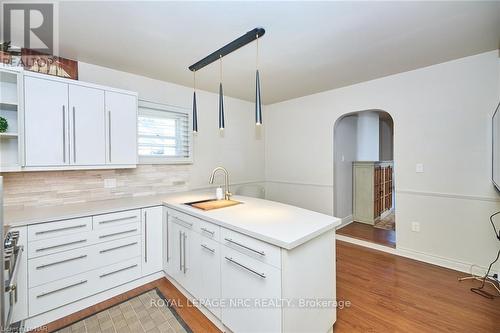 16-16.5 Lakeside Drive, St. Catharines (436 - Port Weller), ON - Indoor Photo Showing Kitchen