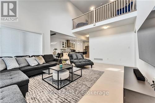 156 Schooners Lane, Blue Mountains, ON - Indoor Photo Showing Living Room