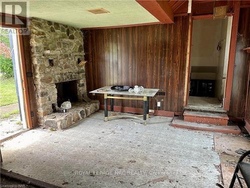 1400 Orchard Avenue, Fort Erie (334 - Crescent Park), ON - Indoor Photo Showing Other Room With Fireplace