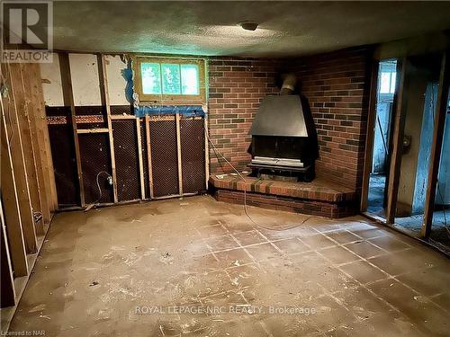 1400 Orchard Avenue, Fort Erie (334 - Crescent Park), ON - Indoor Photo Showing Other Room With Fireplace