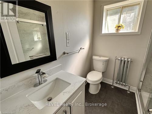 3 - 94 Empire Street, Welland (773 - Lincoln/Crowland), ON - Indoor Photo Showing Bathroom