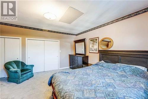 2 Lincoln Avenue, St. Catharines (456 - Oakdale), ON - Indoor Photo Showing Bedroom