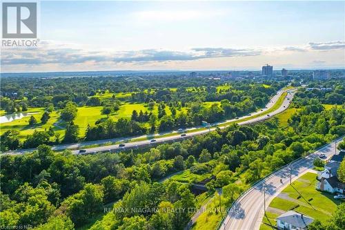 2 Lincoln Avenue, St. Catharines (456 - Oakdale), ON - Outdoor With View