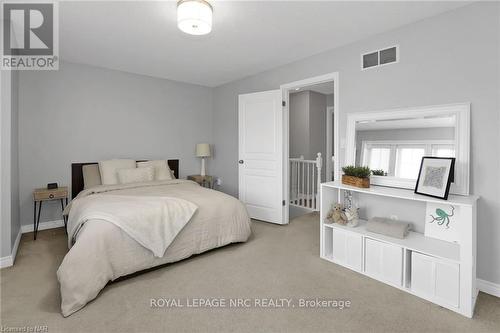 22 Flynn Court, St. Catharines (453 - Grapeview), ON - Indoor Photo Showing Bedroom