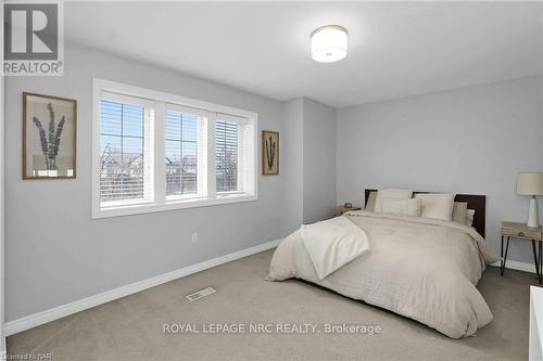 22 Flynn Court, St. Catharines (453 - Grapeview), ON - Indoor Photo Showing Bedroom