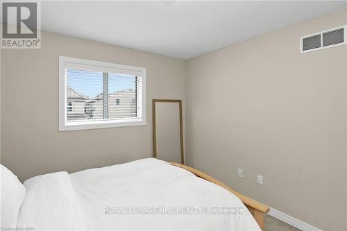 22 Flynn Court, St. Catharines (453 - Grapeview), ON - Indoor Photo Showing Bedroom