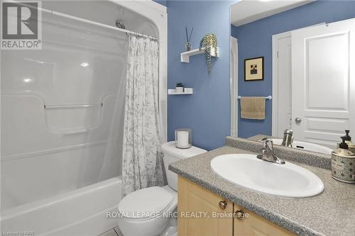 22 Flynn Court, St. Catharines (453 - Grapeview), ON - Indoor Photo Showing Bathroom