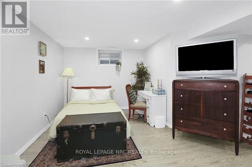 22 Flynn Court, St. Catharines (453 - Grapeview), ON - Indoor Photo Showing Bedroom