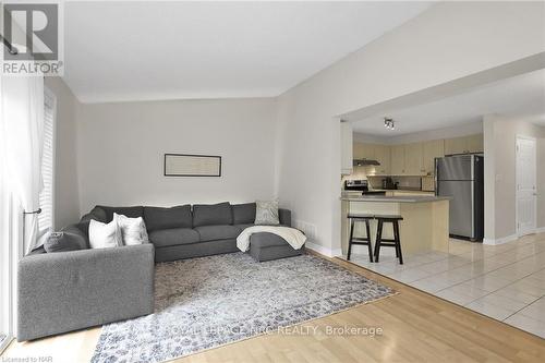 22 Flynn Court, St. Catharines (453 - Grapeview), ON - Indoor Photo Showing Living Room