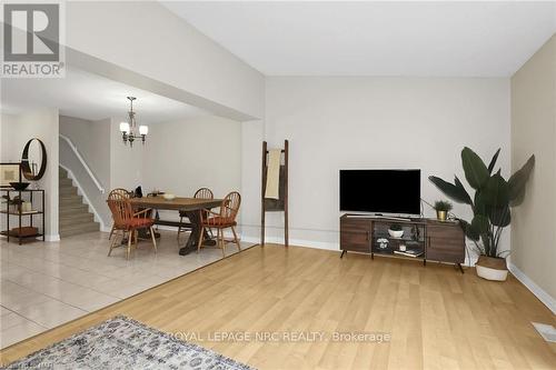 22 Flynn Court, St. Catharines (453 - Grapeview), ON - Indoor