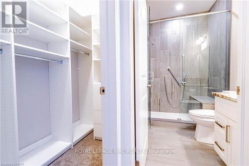 26 Borden Trail, Welland (769 - Prince Charles), ON - Indoor Photo Showing Bathroom