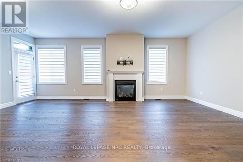 26 Borden Trail, Welland (769 - Prince Charles), ON - Indoor Photo Showing Living Room With Fireplace