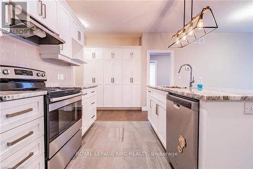 26 Borden Trail, Welland (769 - Prince Charles), ON - Indoor Photo Showing Kitchen With Upgraded Kitchen