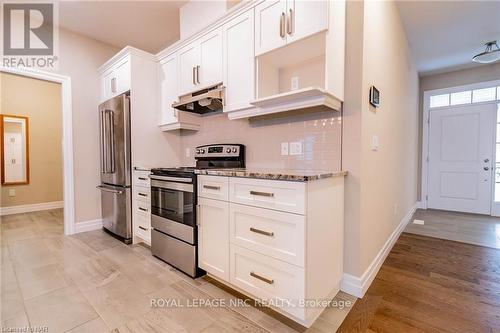 26 Borden Trail, Welland (769 - Prince Charles), ON - Indoor Photo Showing Kitchen