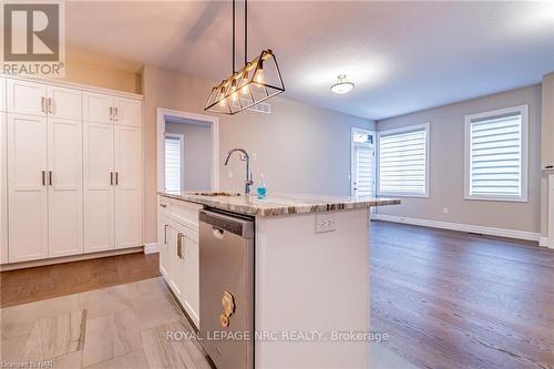 26 Borden Trail, Welland (769 - Prince Charles), ON - Indoor Photo Showing Kitchen