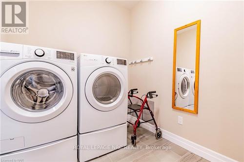 26 Borden Trail, Welland (769 - Prince Charles), ON - Indoor Photo Showing Laundry Room