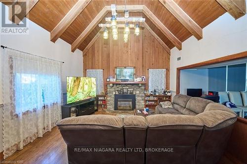 624 Daytona Drive, Fort Erie (334 - Crescent Park), ON - Indoor Photo Showing Living Room With Fireplace