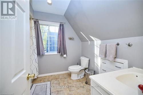 624 Daytona Drive, Fort Erie (334 - Crescent Park), ON - Indoor Photo Showing Bathroom