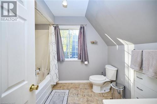 624 Daytona Drive, Fort Erie (334 - Crescent Park), ON - Indoor Photo Showing Bathroom