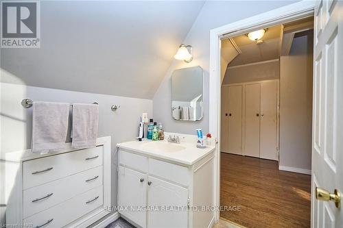 624 Daytona Drive, Fort Erie (334 - Crescent Park), ON - Indoor Photo Showing Bathroom