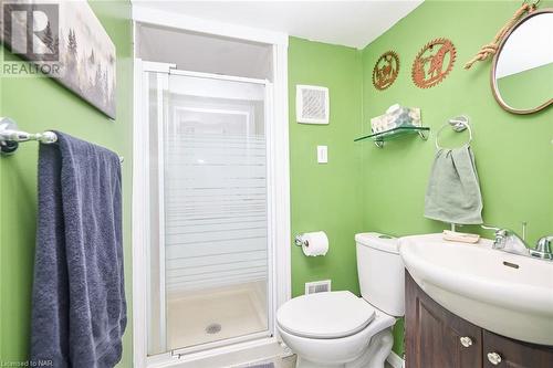 6963 Garden Street, Niagara Falls (215 - Hospital), ON - Indoor Photo Showing Bathroom