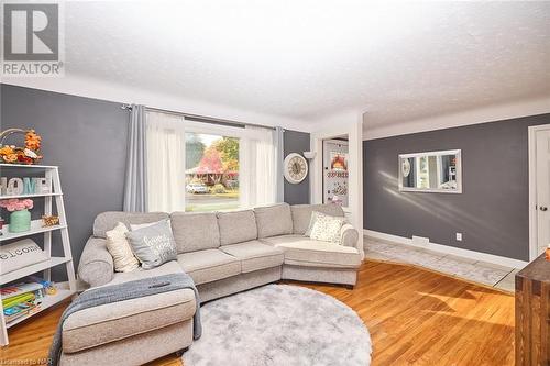 6963 Garden Street, Niagara Falls (215 - Hospital), ON - Indoor Photo Showing Living Room