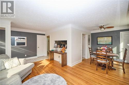 6963 Garden Street, Niagara Falls (215 - Hospital), ON - Indoor Photo Showing Living Room