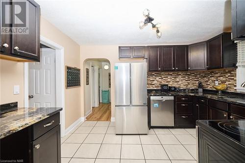 6963 Garden Street, Niagara Falls (215 - Hospital), ON - Indoor Photo Showing Kitchen