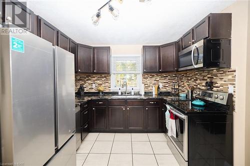 6963 Garden Street, Niagara Falls (215 - Hospital), ON - Indoor Photo Showing Kitchen