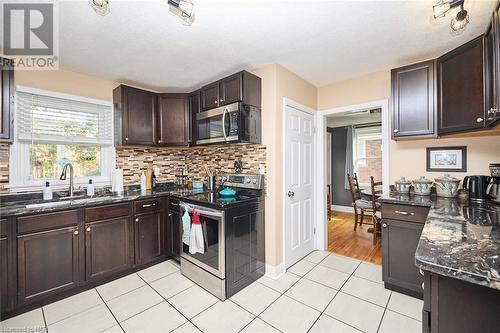 6963 Garden Street, Niagara Falls (215 - Hospital), ON - Indoor Photo Showing Kitchen