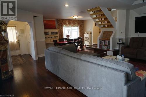 62 Cecil Street, St. Catharines (443 - Lakeport), ON - Indoor Photo Showing Living Room