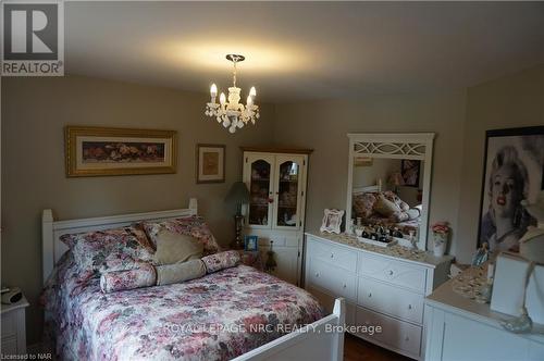 62 Cecil Street, St. Catharines (443 - Lakeport), ON - Indoor Photo Showing Bedroom