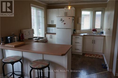 62 Cecil Street, St. Catharines (443 - Lakeport), ON - Indoor Photo Showing Kitchen With Double Sink