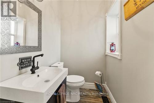 4692 Gilmore Road, Fort Erie (329 - Mulgrave), ON - Indoor Photo Showing Bathroom