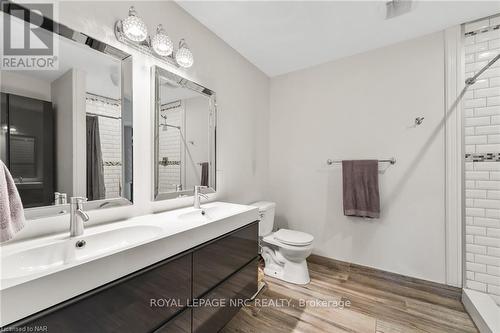 4692 Gilmore Road, Fort Erie (329 - Mulgrave), ON - Indoor Photo Showing Bathroom