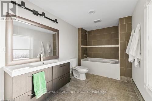 4692 Gilmore Road, Fort Erie (329 - Mulgrave), ON - Indoor Photo Showing Bathroom