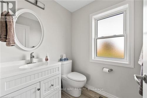 4692 Gilmore Road, Fort Erie (329 - Mulgrave), ON - Indoor Photo Showing Bathroom