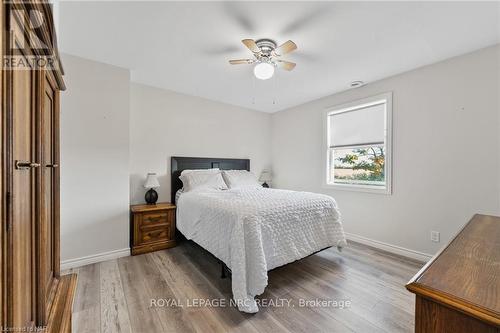 4692 Gilmore Road, Fort Erie (329 - Mulgrave), ON - Indoor Photo Showing Bedroom