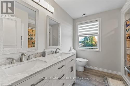 4692 Gilmore Road, Fort Erie (329 - Mulgrave), ON - Indoor Photo Showing Bathroom